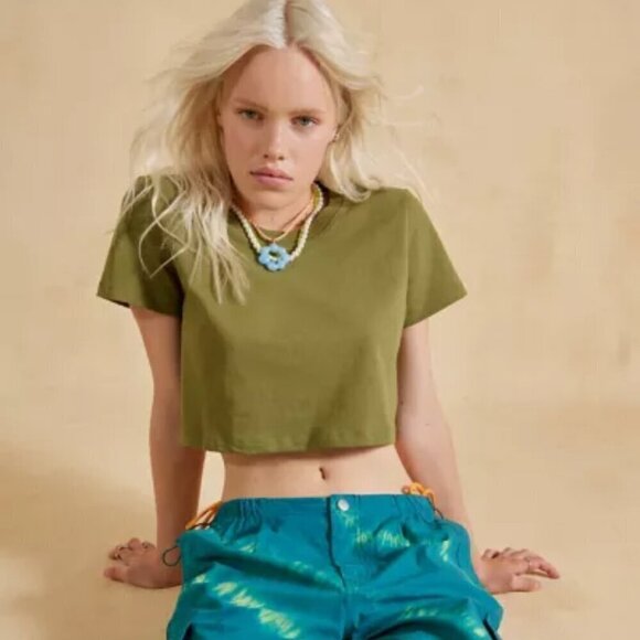 NWT Urban Outfitters Best Friend Easy Fit Green Tee - Picture 1 of 5